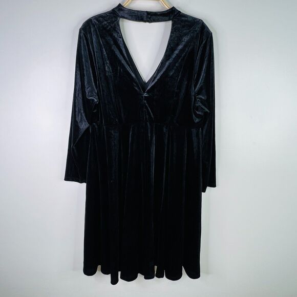 Torrid Black‎ Velvet Choker Skater Dress Size 1/XL - Picture 2 of 11